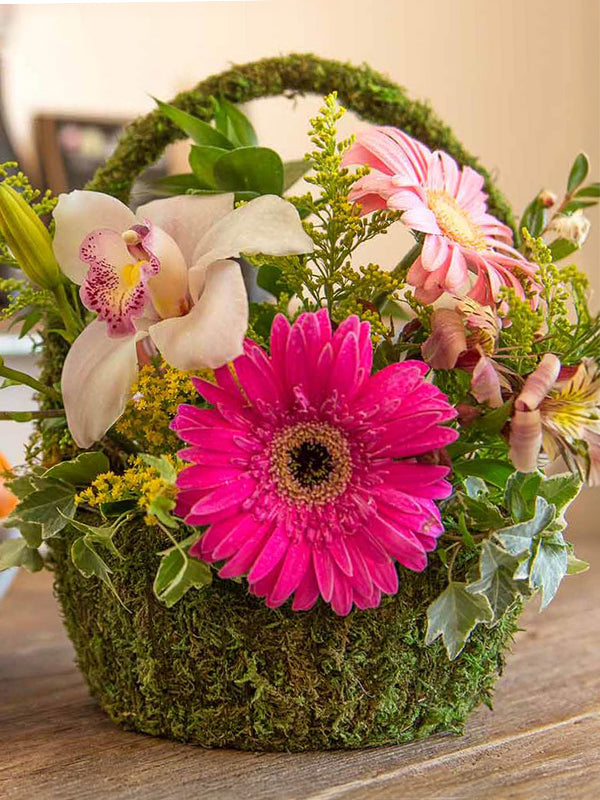 Arroyo Deco Basket lifestyle image with an arrangement