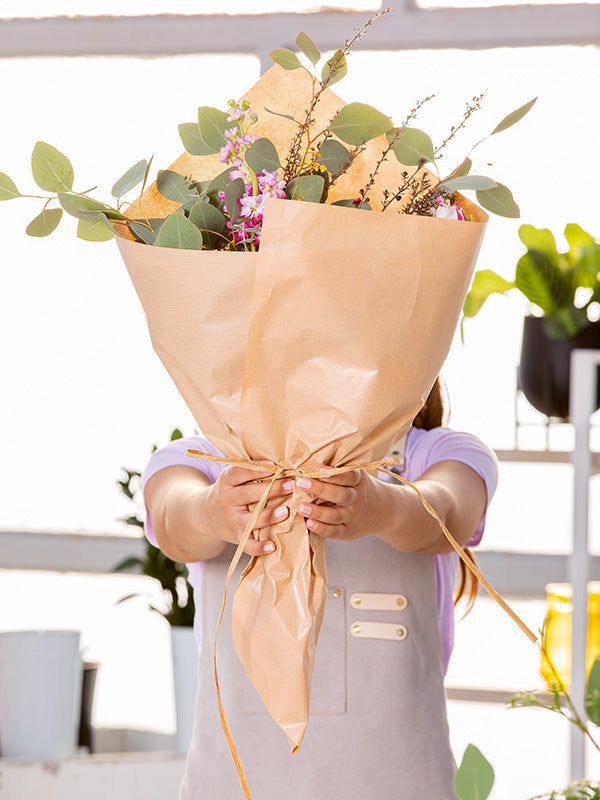 How to wrap bouquets in Kraft paper / brown paper